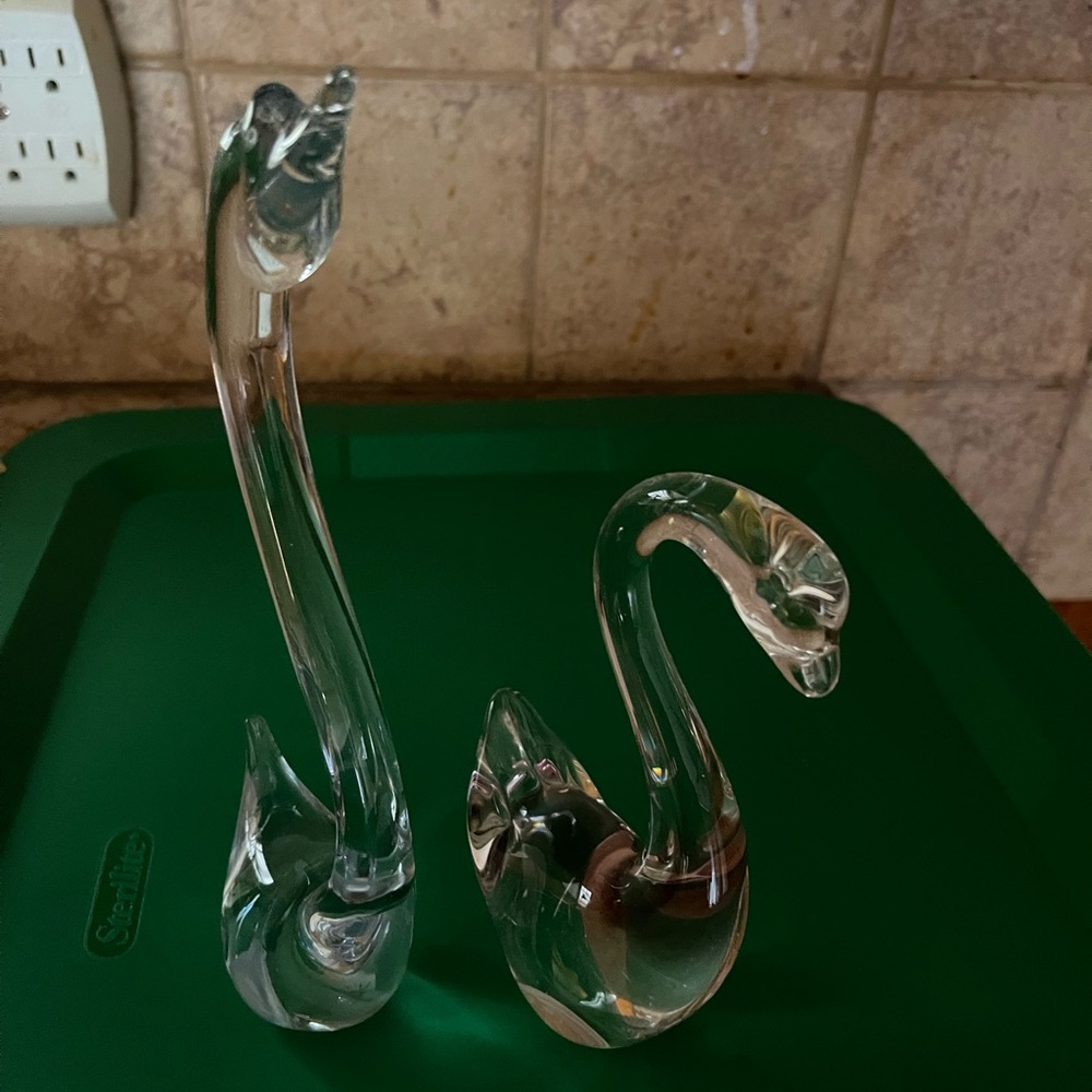 Elegant Glass Swan Figurines